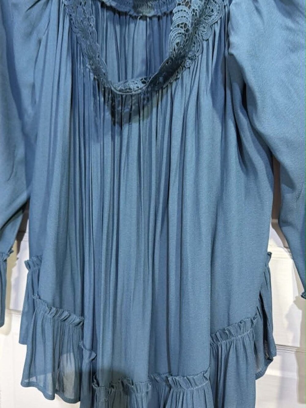 Loft blue blouse size M ruffle sleeves and bottom - Picture 6 of 7